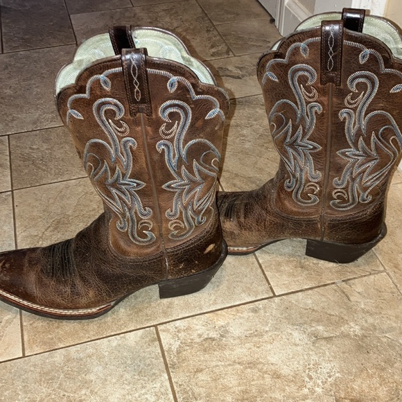 Ariat square toe boots - Picture 4 of 6